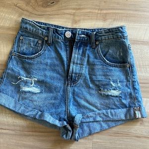 One teaspoon high waisted bandit Jean shorts size 27